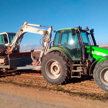 Excavaciones y Transportes EXMO 2019 mini excavadora y tractor